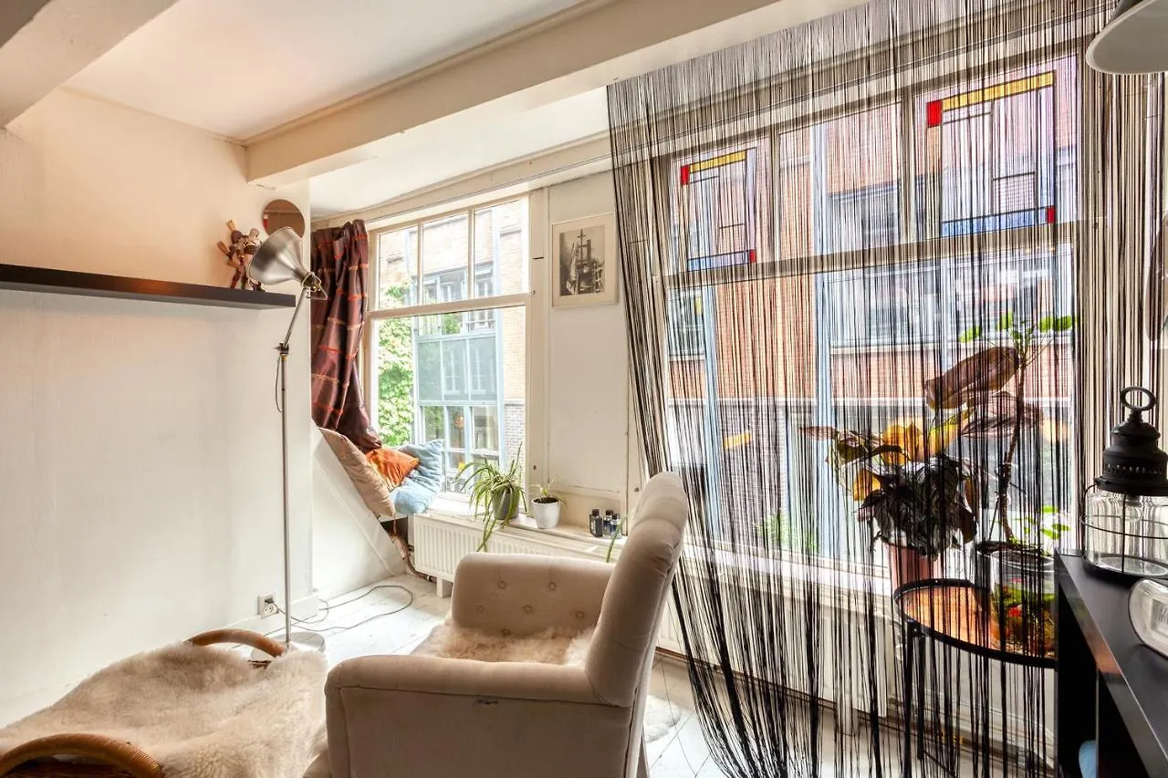 Homestay B&B 1971 Hazenstraat - Shared Bathroom Amsterdam Netherlands